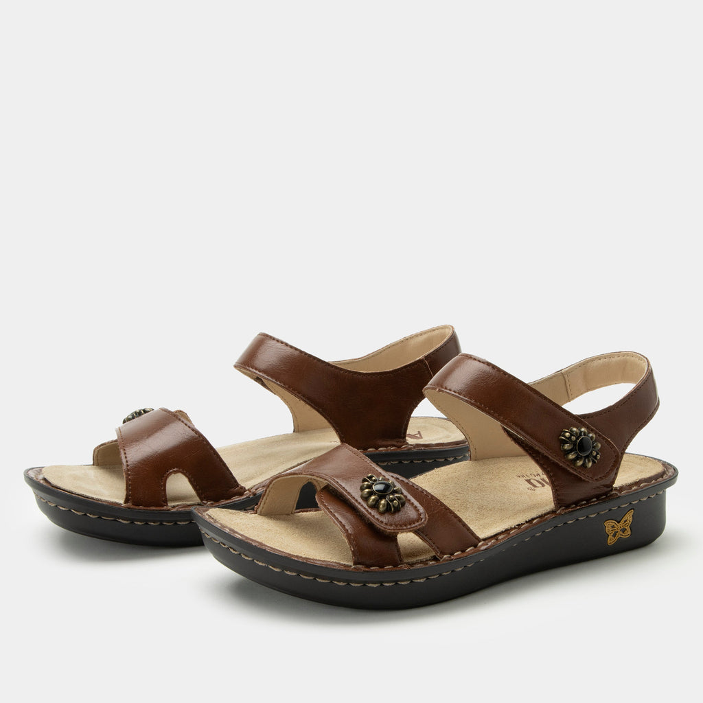 Vienna Marrone Sandal with two adjustable hook and loop closures | Brown sandal on leather upper.