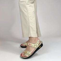 Vienna Good As Gold Sandal | Alegria Shoes