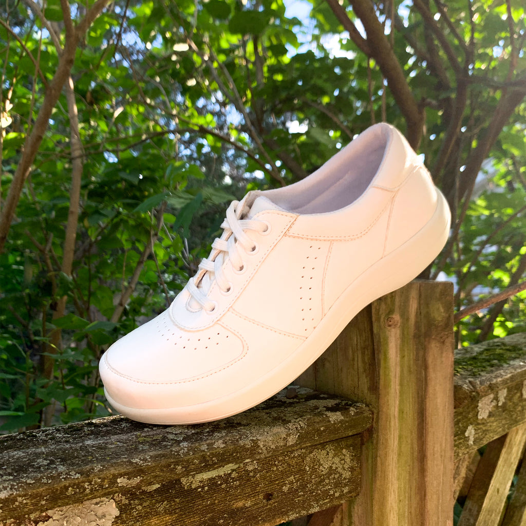 Daphne White Softie sport rocker shoe with dual density polyurethane outsole and laces for adjustability. DAP-7874_S1X