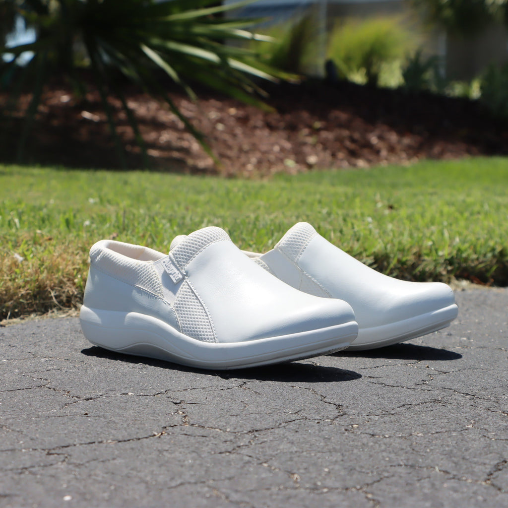 Duette True White Shoe | Alegria Shoes