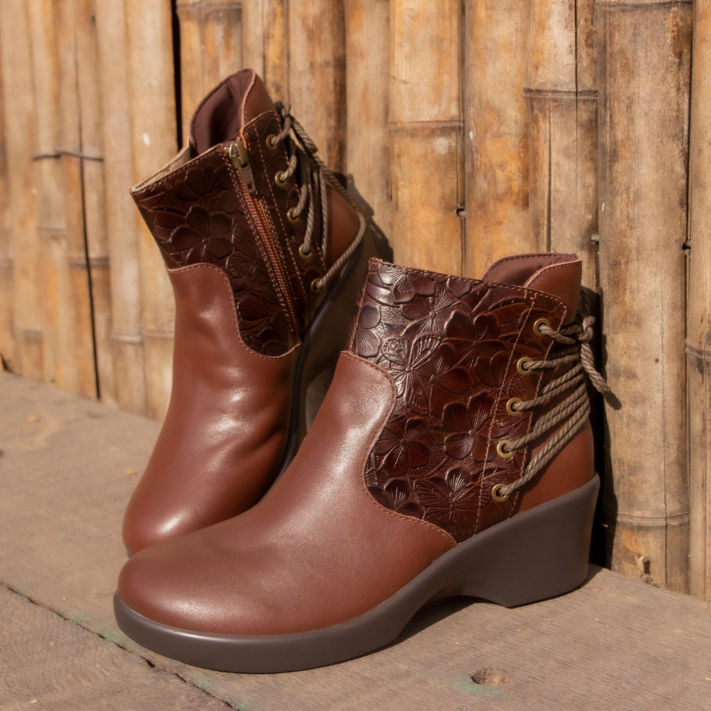 Stevee Cute Stuff Cocoa features a stylish zig-zag adjustable Lace-up detail with a side zip closure and contrast leather at the ankle and boot shaft - STE-796_S1X