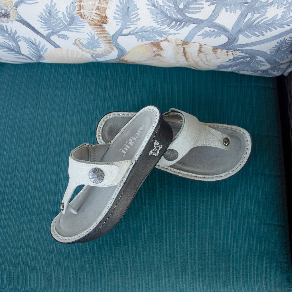 Carina Delicut White flip-flop style sandal on the Classic rocker outsole - CAR-7508_S2