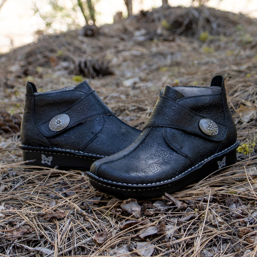 Caiti Class Act Boot with adjustable strap on the mini outsole - CAT-7585_S2