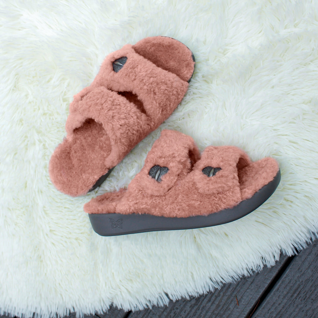 Chillery Rose Quartz slipper sandal with adjustable hook-and-loop straps made in warm sherpa with cozy comfort outsole - CHI-7650_S2