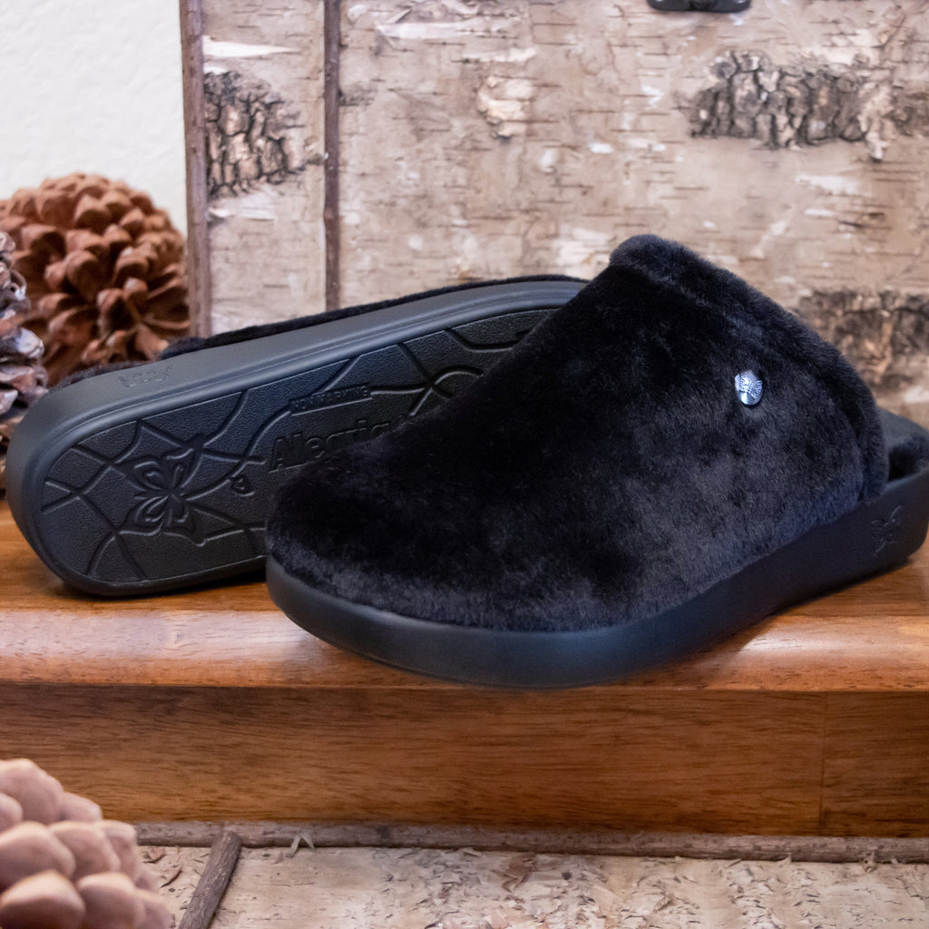 Comfee Fuzzy Wuzzy Black backless plush slipper with a cozy comfort outsole  - COM-7631_S2