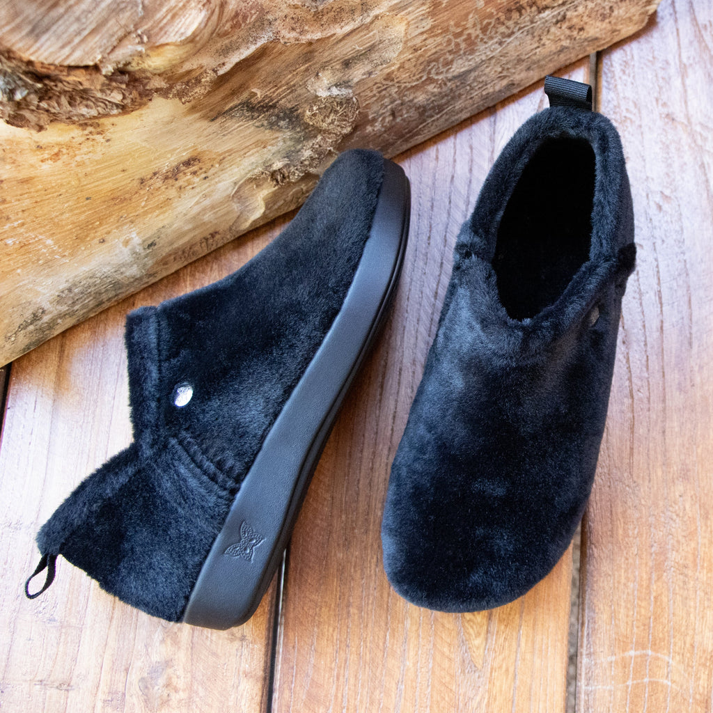Cozee Fuzzy Wuzzy Black slipper bootie with warm lining on a cozy comfort outsole  - COZ-7631_S2
