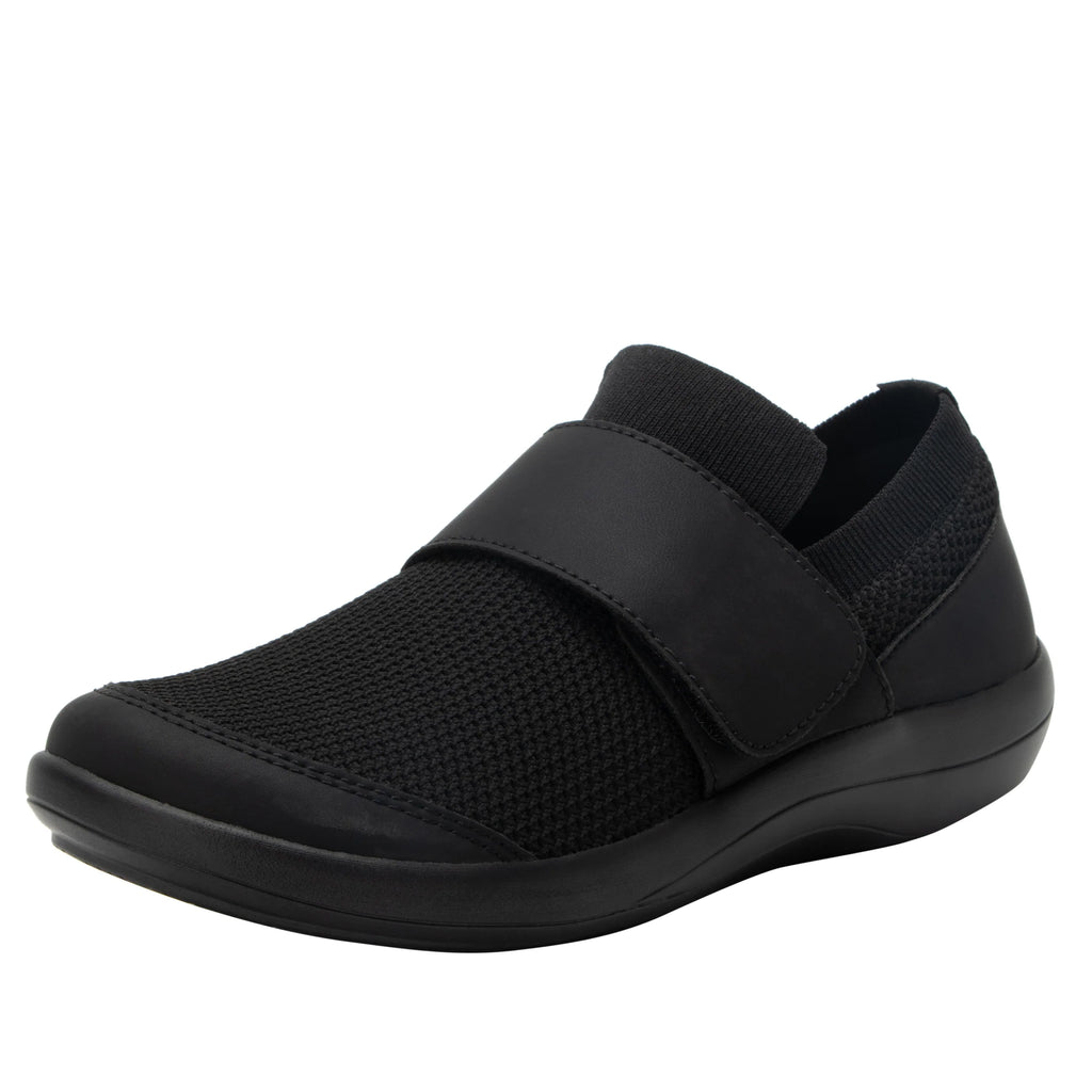 Dasher Black Out shoe with a Dream Fit® knitted upper and lightweight responsive sport rocker outsole. DSH-5002_S1