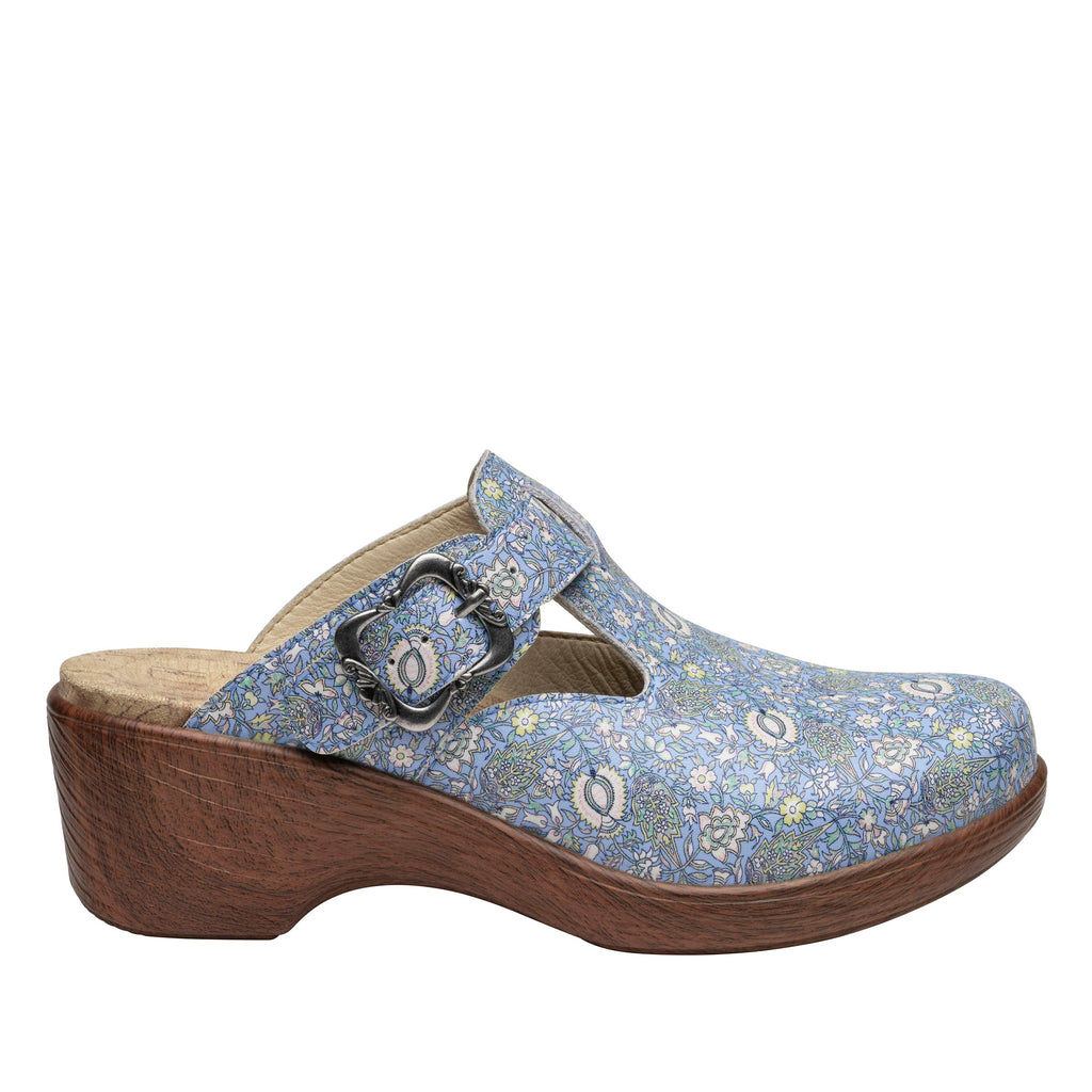 Selina Smooth Jazz buckle clog on a wood look wedge outsole - SEL-7514_S3