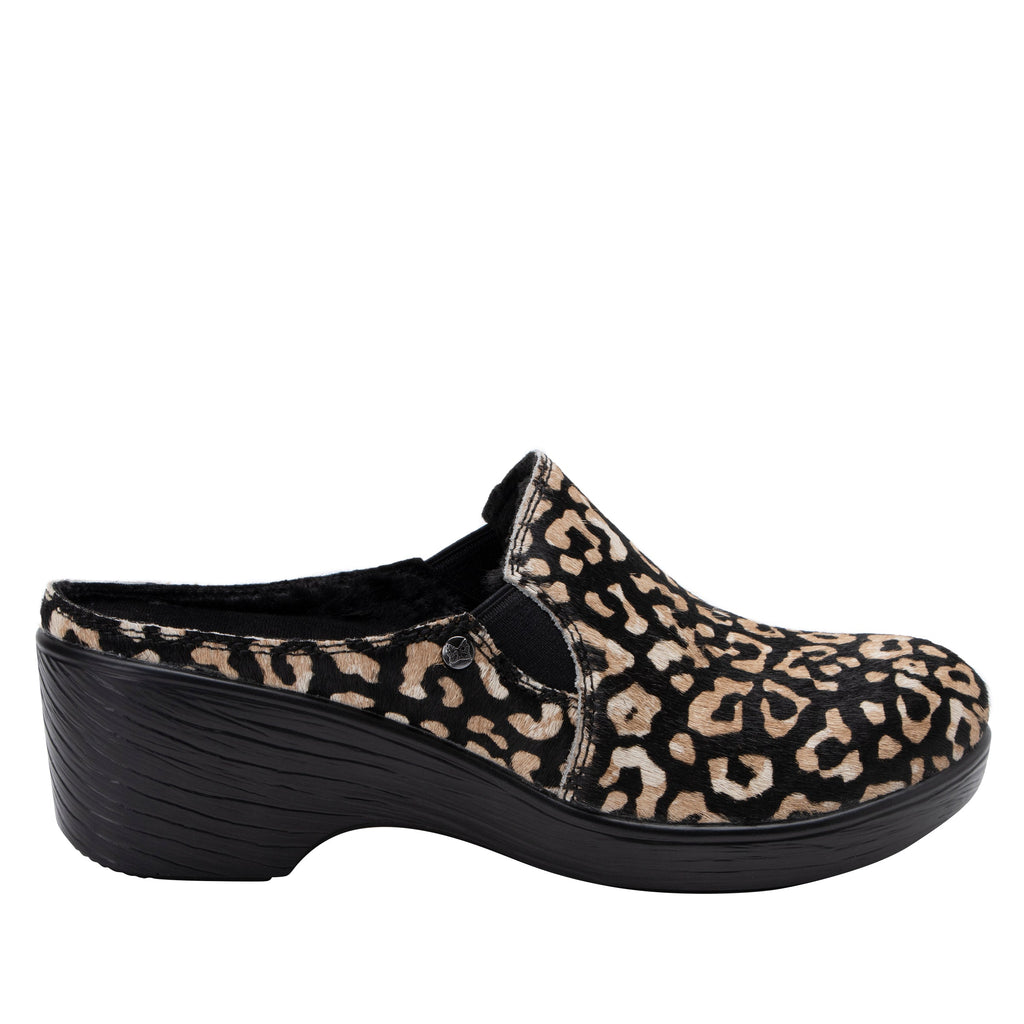 Sereniti Luxe Tundra clog on a wood look wedge outsole - SER-7605_S2