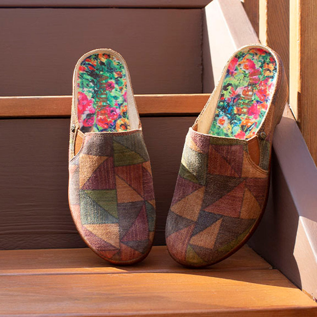 Sereniti Patchwork clog on a wood look wedge outsole - SER-7636_S2