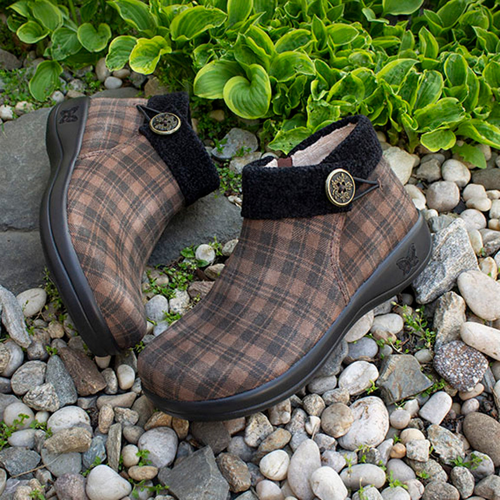 Sitka Kickin It Bootie on Career Casual with contrast knit collar and warm linings for cooler weather. SIT-7643_S2