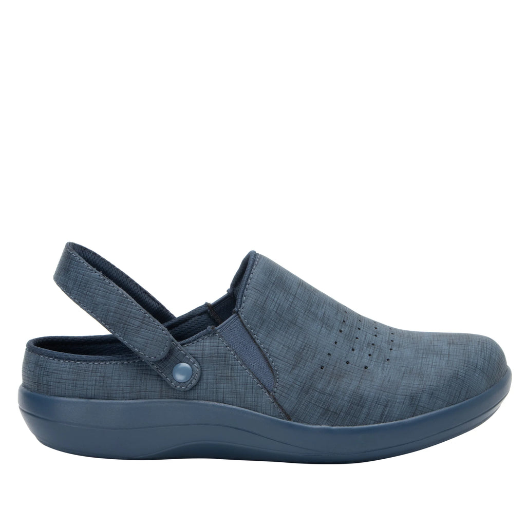 Skillz Etched Skies sport rocker a convertible slingback clog with a lightweight responsive outsole. SKI-7473_S3