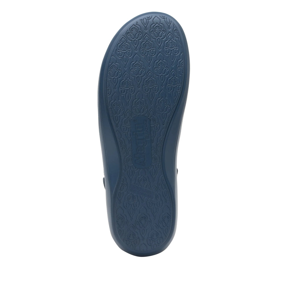 Skillz Etched Skies sport rocker a convertible slingback clog with a lightweight responsive outsole. SKI-7473_S6