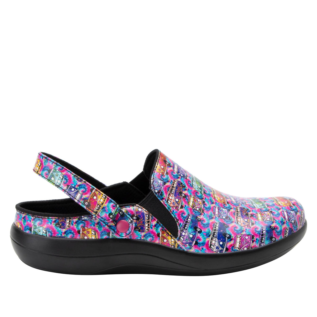 Skillz Trippy Bus sport rocker a convertible slingback clog with a lightweight responsive outsole. SKI-7601_S3