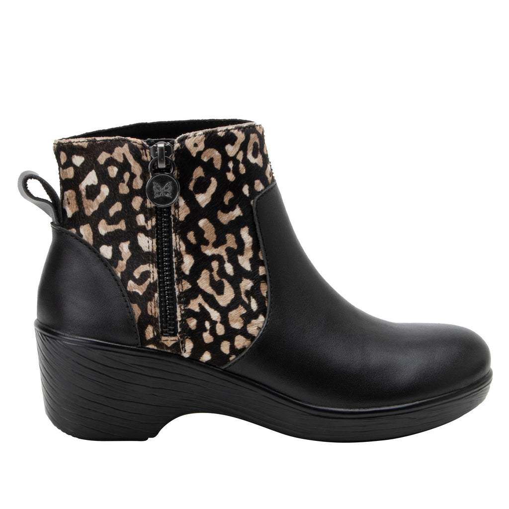 Serina Tundra Boot with an outside zipper on a wood look wedge outsole - SRI-7605_S3