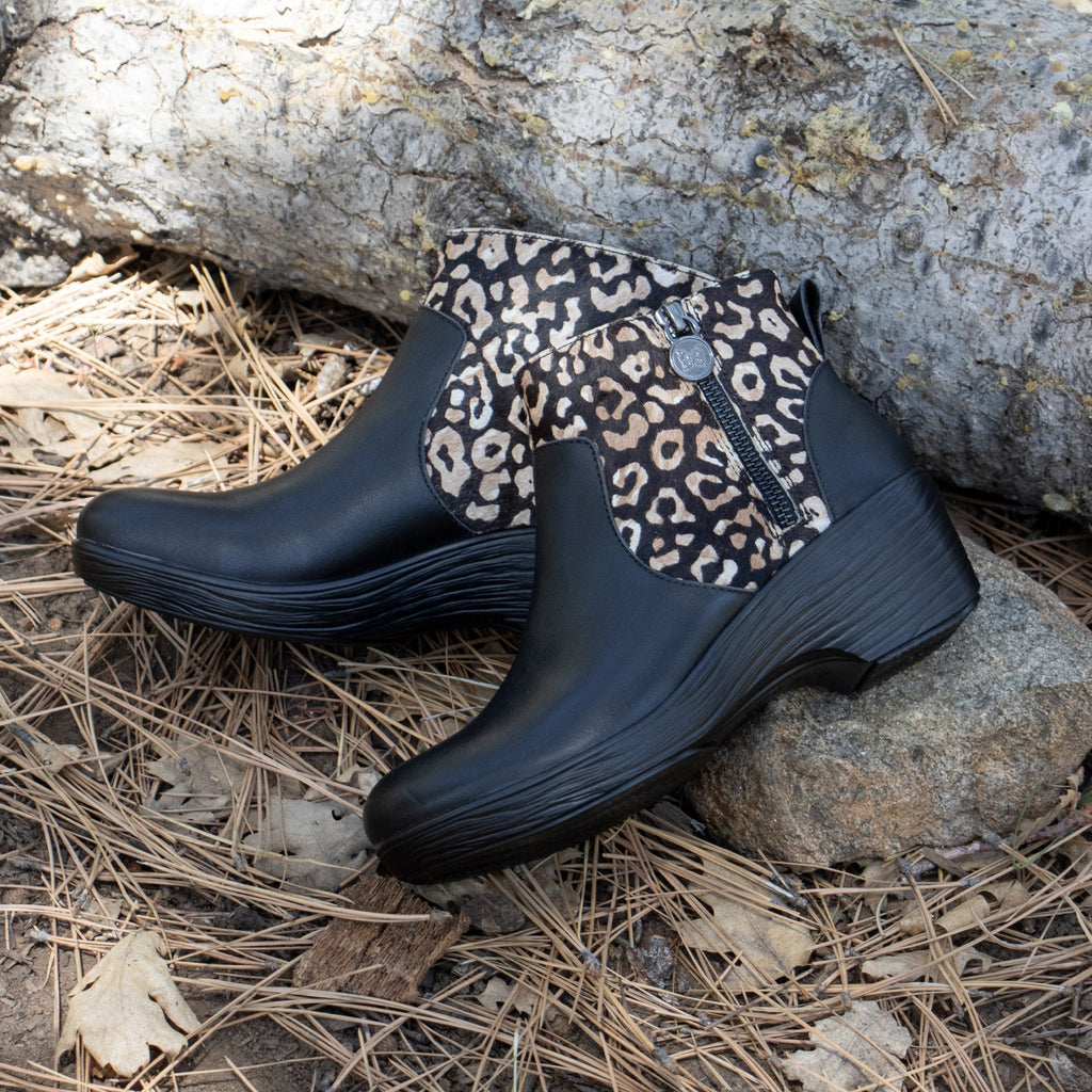 Serina Tundra Boot with an outside zipper on a wood look wedge outsole - SRI-7605_S2