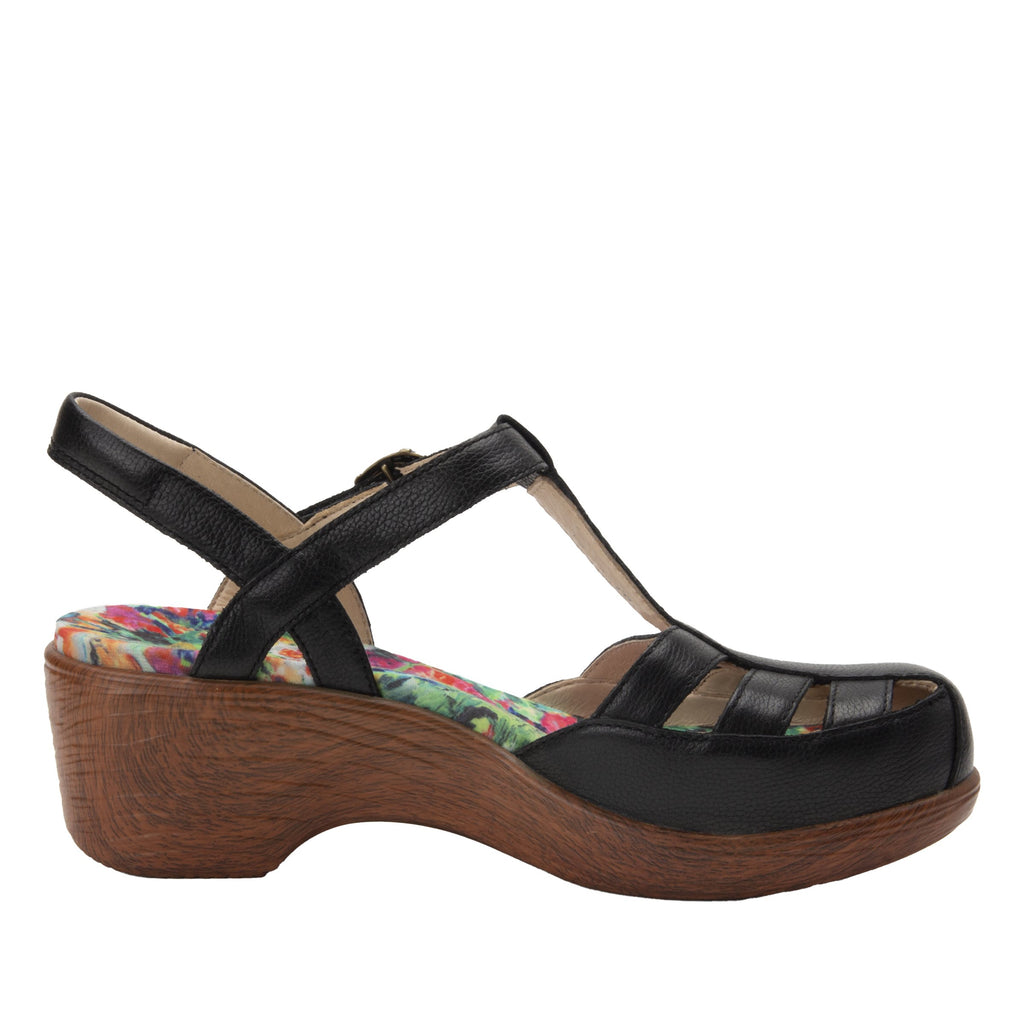 Summer Black t-strap shoe on a wood look wedge outsole - SUM-601_S3