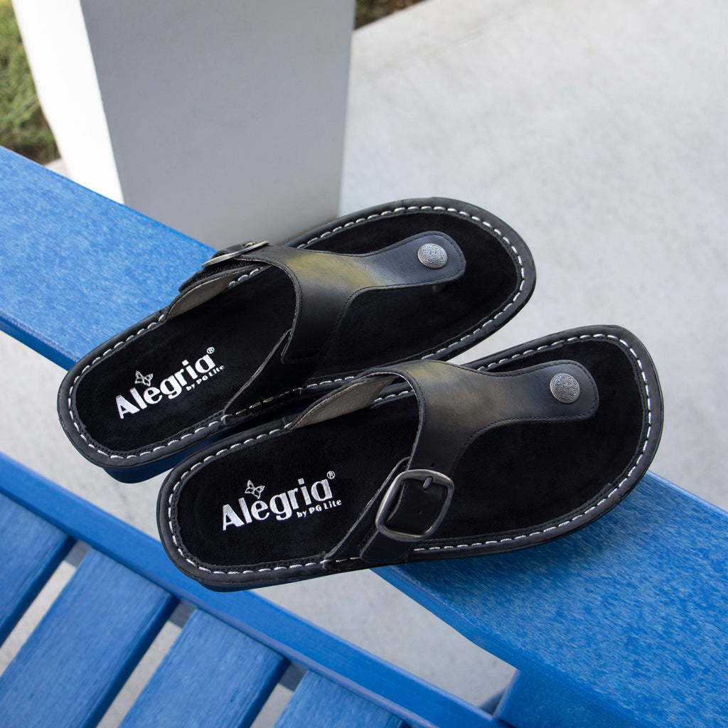 Vella Oiled Black flip-flop sandal on a mini outsole - VEL-7414_S2