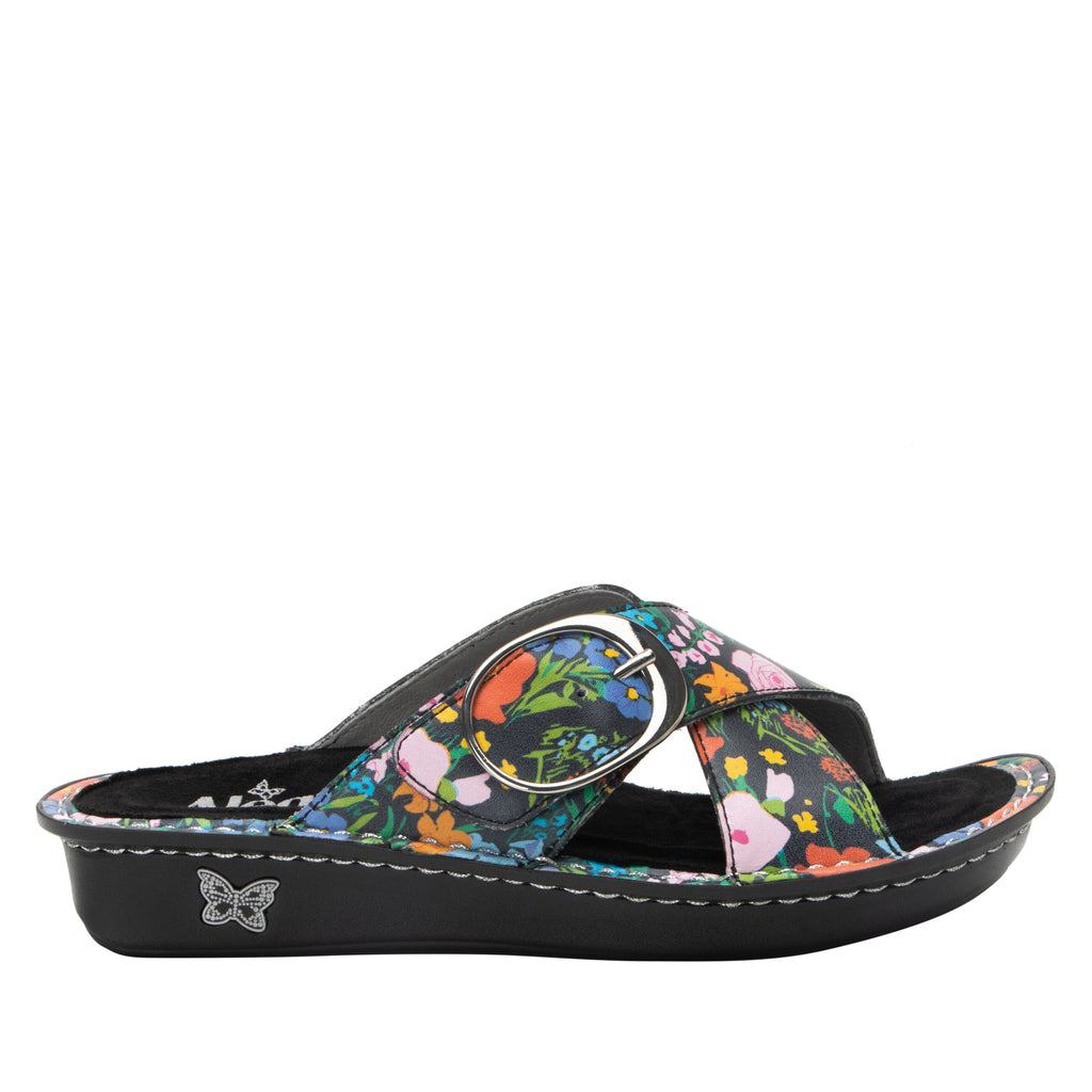 Vanya Sweet Emotions slide sandal with cross straps and buckle on a mini outsole - VYA-7411_S3